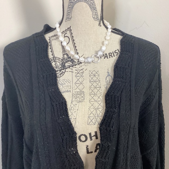 Act III Women’s Vintage Black VNeck Knit Long Sleeves Button Down Cardigan - Picture 2 of 5